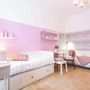 Apartment Süßes 1-zimmer-apartment In Kollwitzplatz-nähe, Berlin